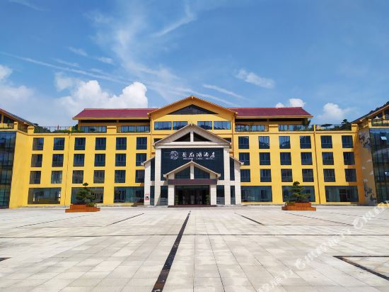 Wolong Lake Hotel in Zunyi, People's Republic of China