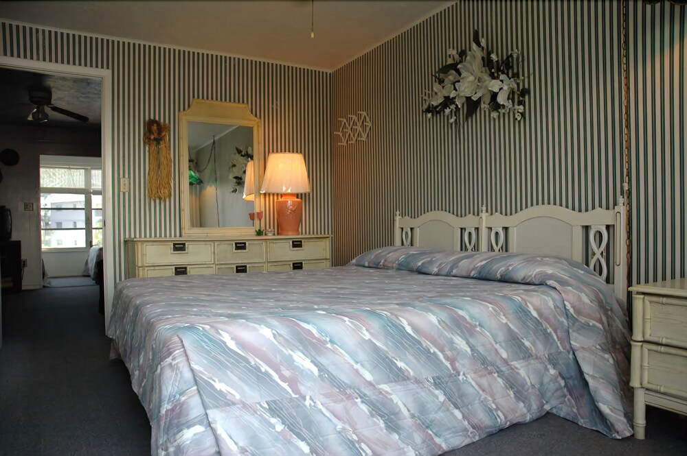 Dolphin Inn Resort - photo 8