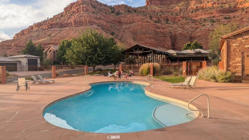 Coral Cliff View Amazing Views and Pool in Kanab, United States