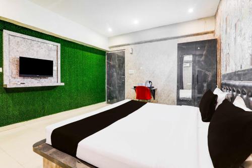 Day Stay 12 Hrs Slot: 8 AM to 8 PM Hotel O Ayodhya Near Airport — 4-Star Luxury Hotel in Fyzabad, India