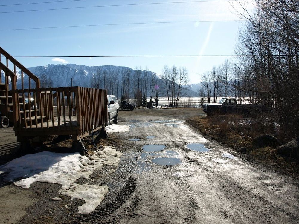 Brown Bear Saloon and Hotel - photo 5