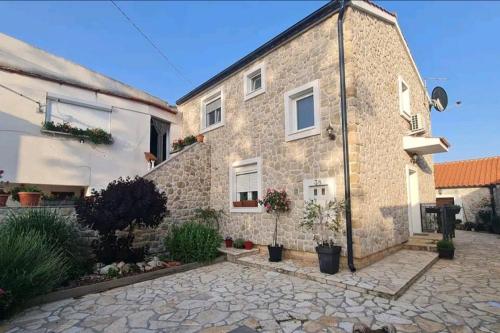 Family friendly house with a swimming pool Ninski Stanovi Zadar 17812 — 4-Star Luxury Hotel in Nin, Croatia