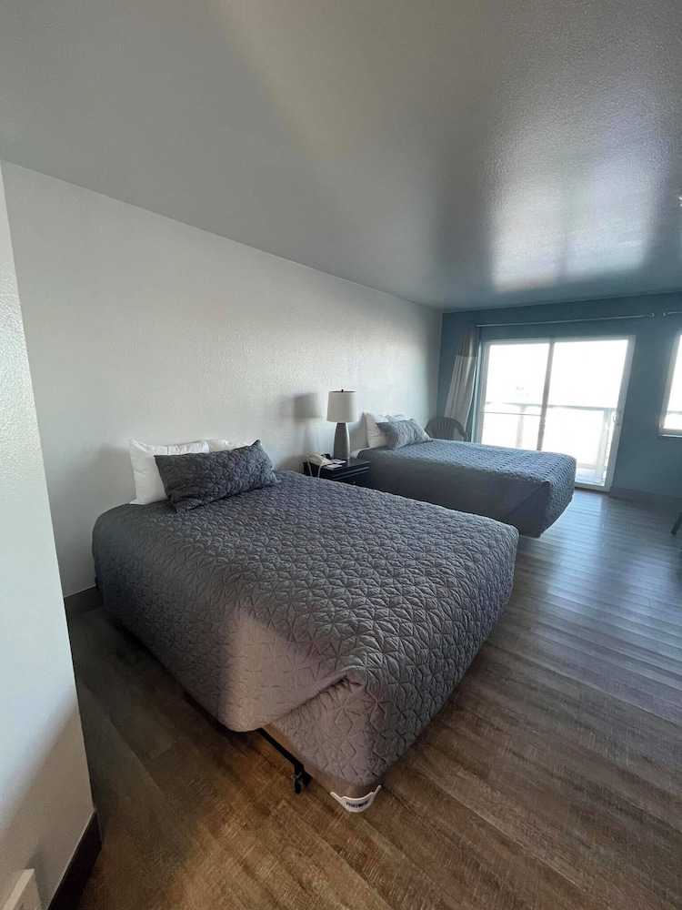 Sunset Oceanfront Lodging - photo 38