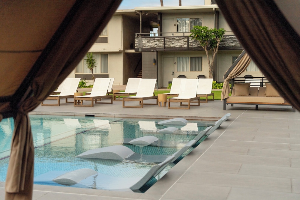Maui Seaside Hotel - photo 38