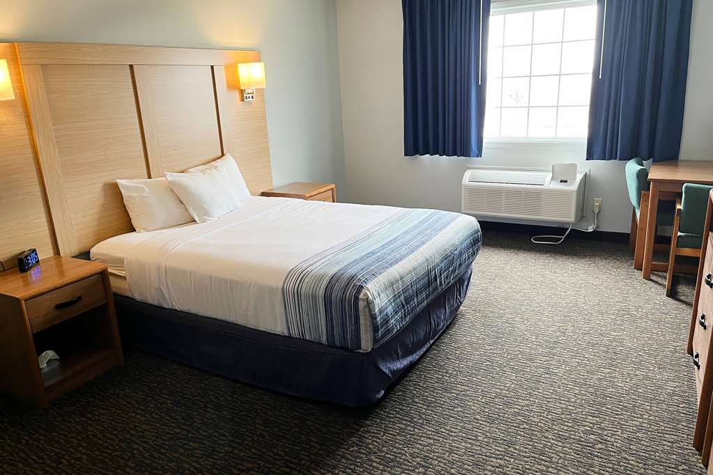 Days Inn & Suites by Wyndham Williamsburg IA North - photo 15