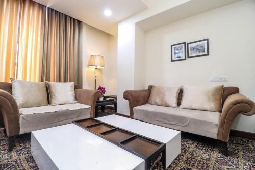 OYO 18810 Hotel Noor Mahal