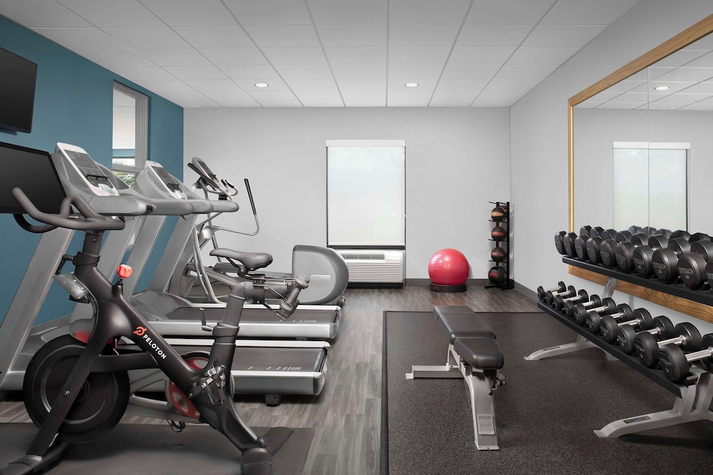 Hampton Inn Dandridge - photo 21