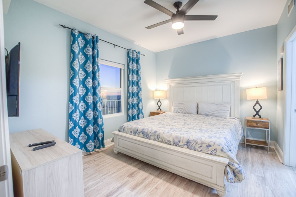 Laketown Wharf Resort by Aneliya's Rentals - photo 201
