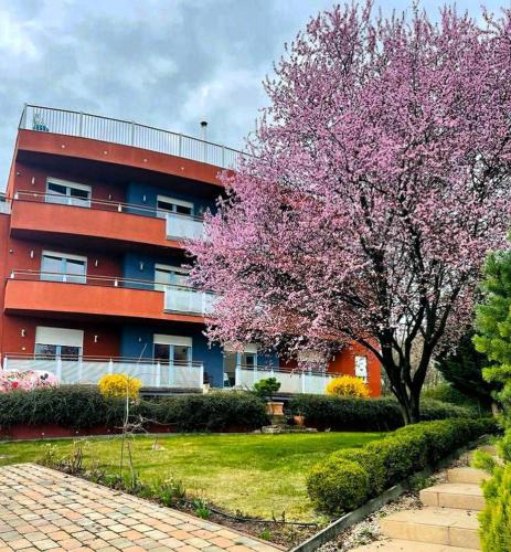 RoseHill Garden Family Villa with a Great Budapest View — 4-Star Luxury Hotel in Budapest, Hungary