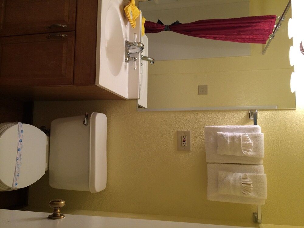 Caboose Motel - photo 9