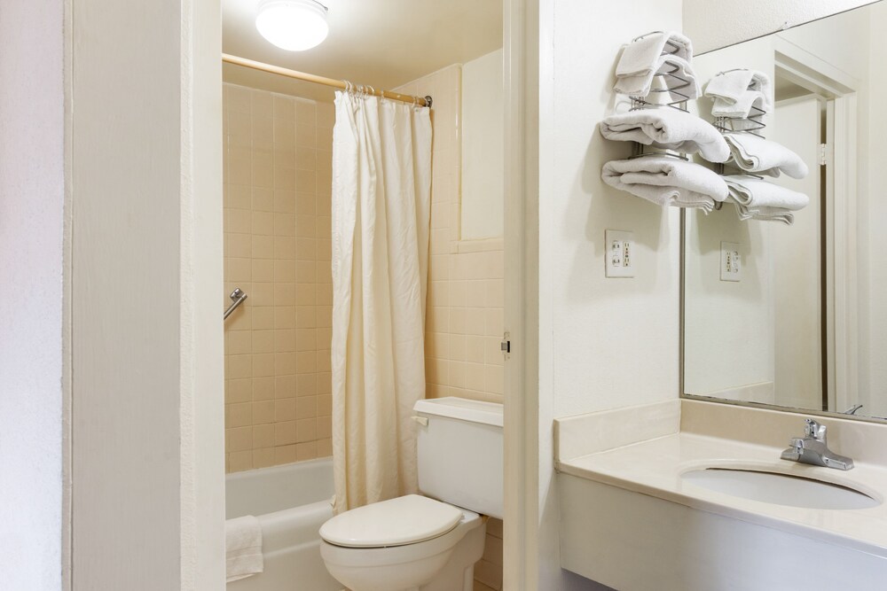 Travelers Place Inn & Suites - photo 33