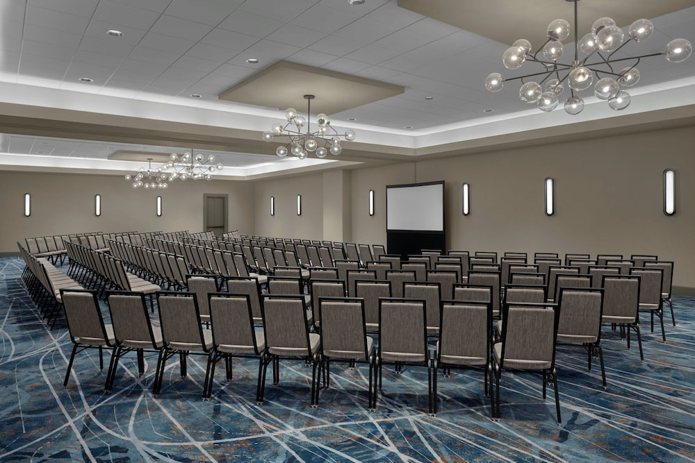 Sheraton Milwaukee Brookfield Hotel - photo 40