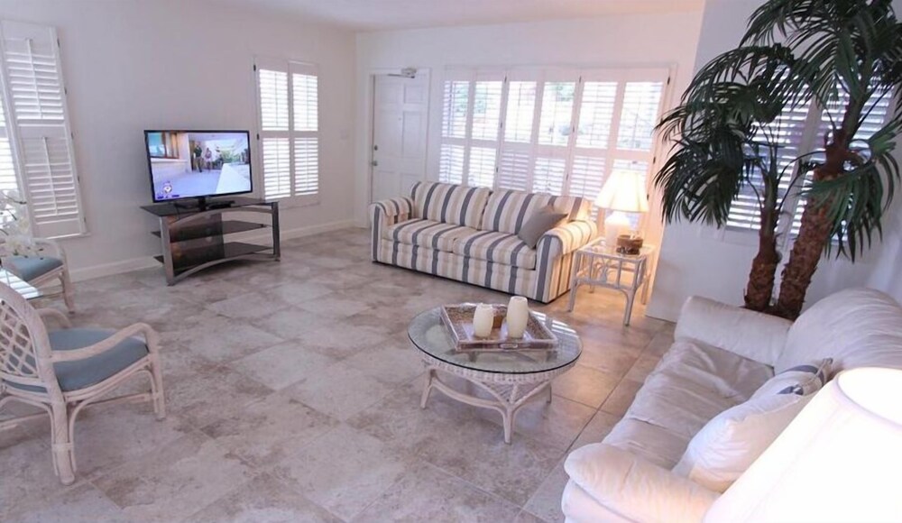 Beachouse Inn & Suites - photo 8