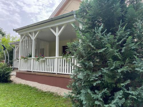 Szem s Üdülő és Lakópark a Szem s Vendégház új neve in Balatonlelle, Hungary