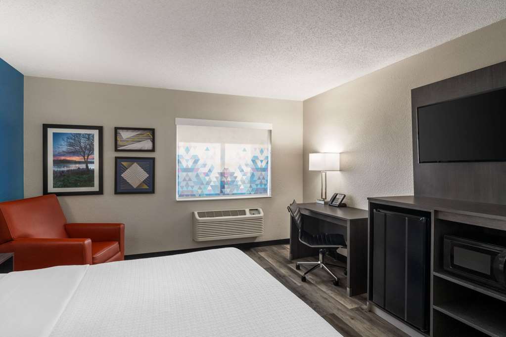 La Quinta Inn & Suites by Wyndham Chicago Tinley Park - photo 22