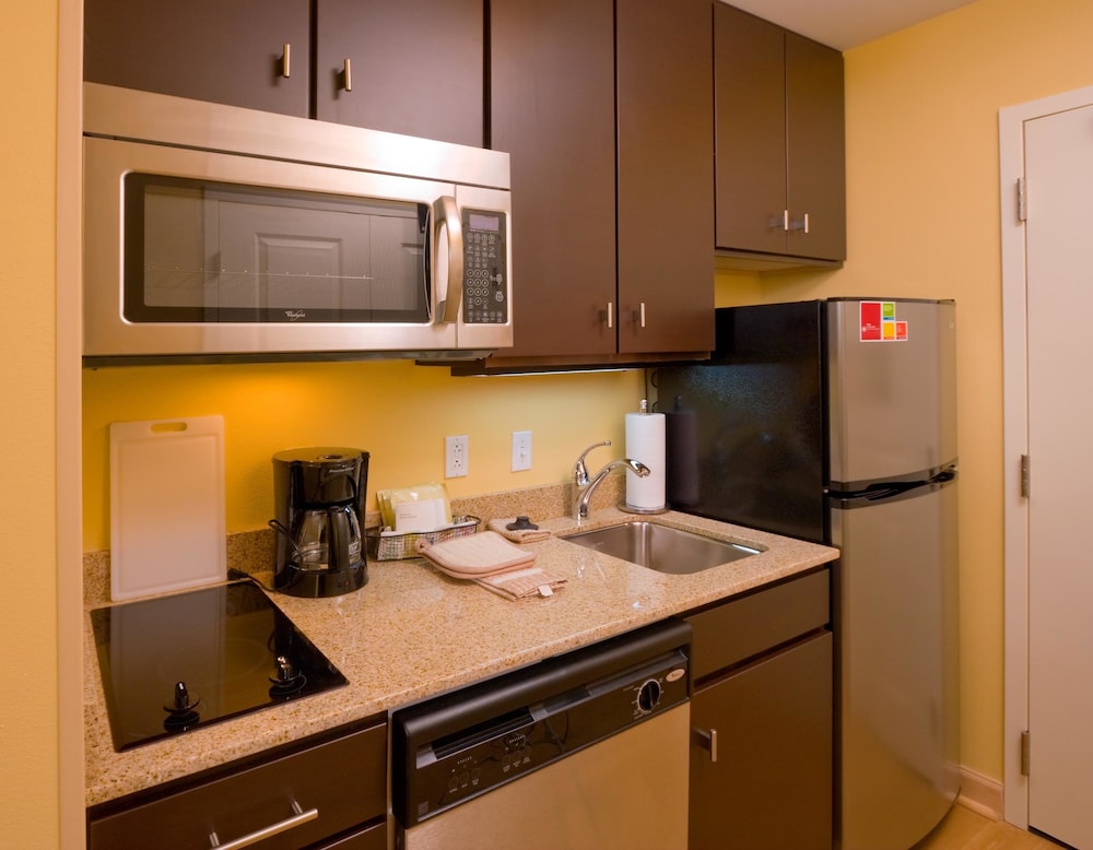 TownePlace Suites by Marriott Omaha West - photo 8