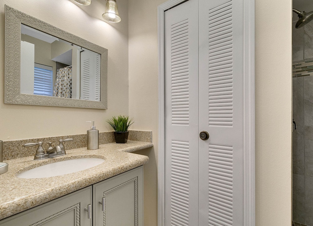 2 Bedroom l Waterpark & Resort Amenities Included Themed Rooms - photo 13