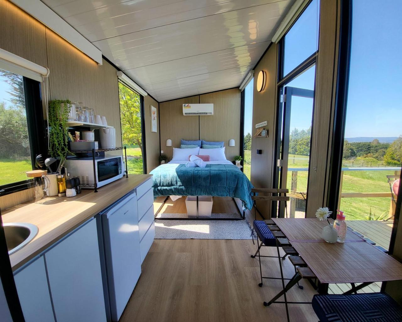 Gold Meadows by Tiny Away — hotel in Ross Creek