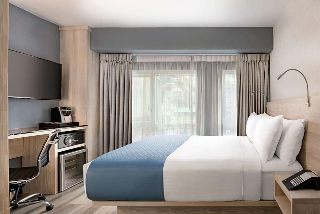 Wingate by Wyndham New York Midtown South 5th Ave - photo 4