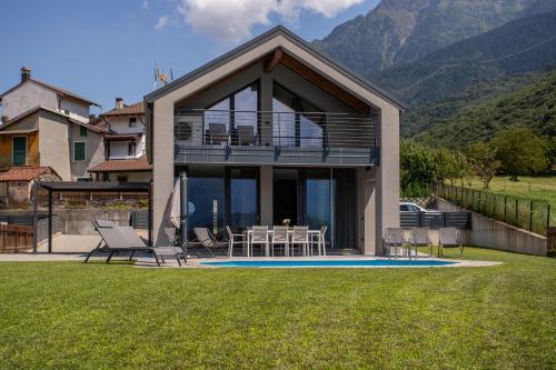 Villa Tivano vista mozzafiato — 4-Star Luxury Hotel in Colico Piano, Italy