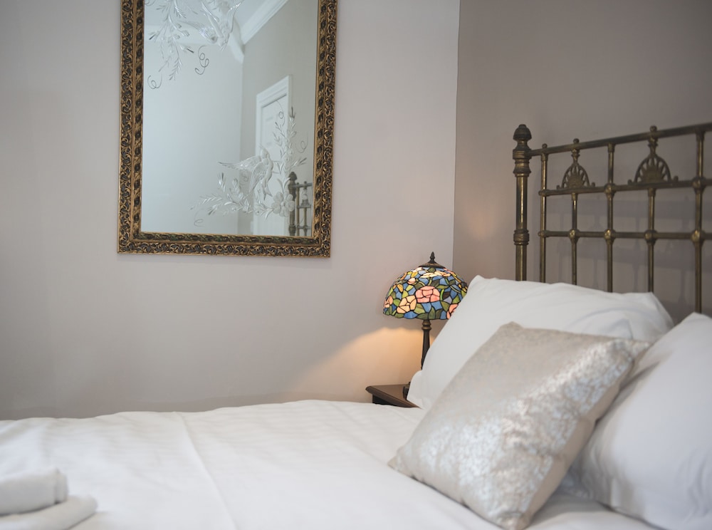 Healing Manor Hotel — Grimsby — photo 3