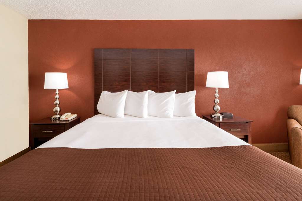 Baymont by Wyndham Midland Airport - photo 7