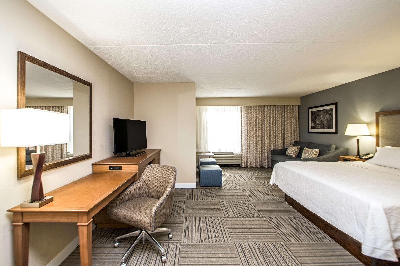 Hampton Inn Philadelphia International Airport - photo 12
