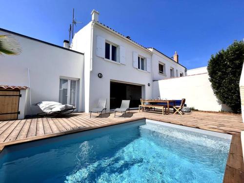 Superbe villa avec piscine A 10 min du centre — 4-Star Luxury Hotel in La Rochelle, France