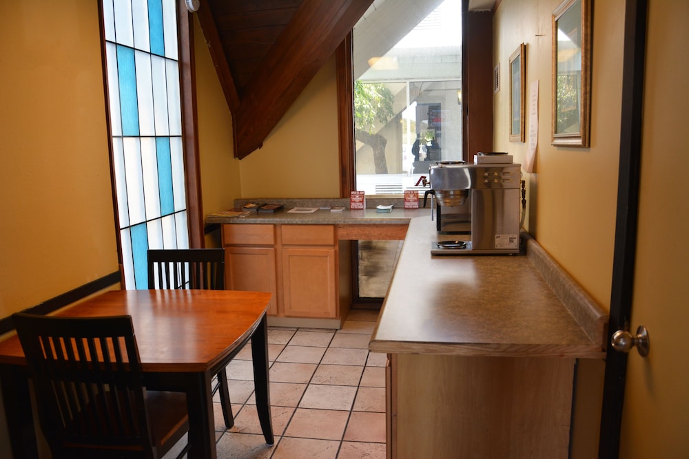 Travelodge by Wyndham Milwaukee - photo 39