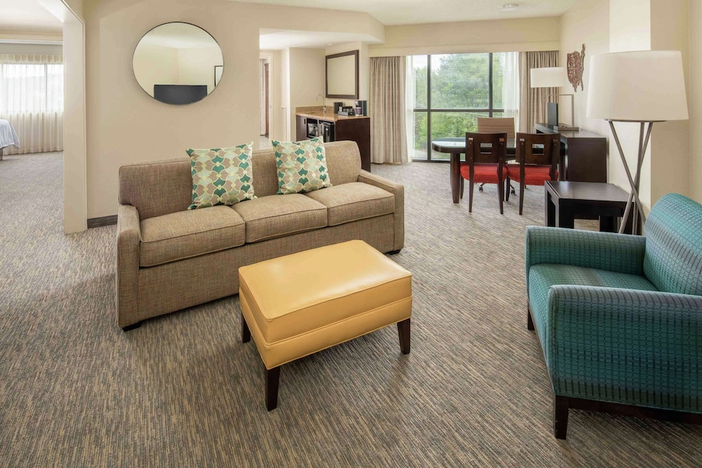 Embassy Suites by Hilton Seattle Tacoma International Airport - photo 23