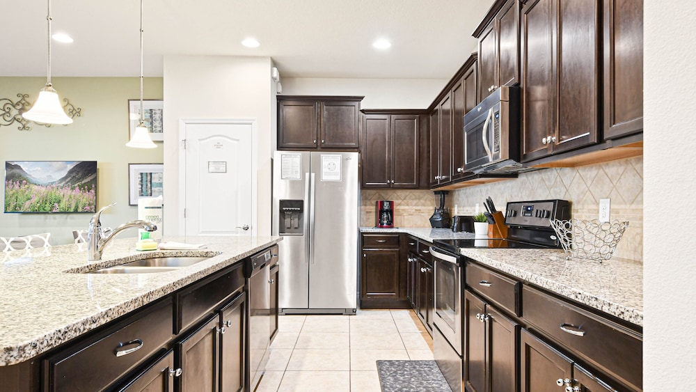 Free Waterpark Access 5br Resort Townhome w Pool - photo 11