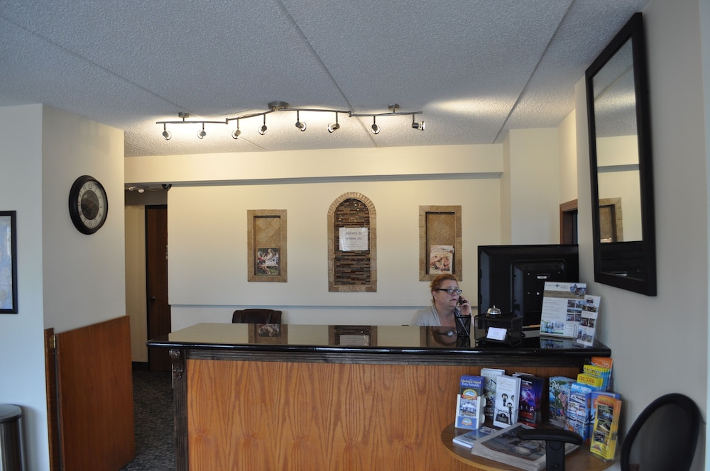 Super 8 by Wyndham Petoskey - photo 4