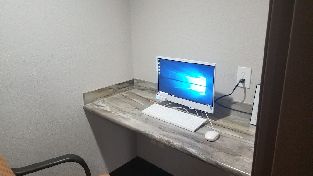 Oak Hill Inn & Suites - photo 71