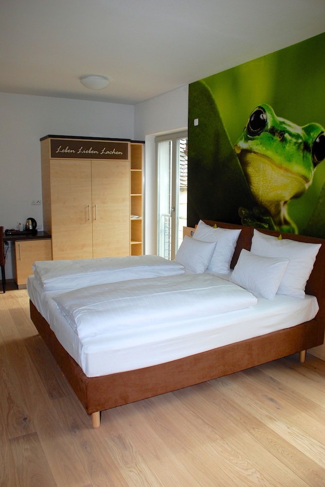 Hezelhof S Radl Hotel — Wassertrudingen