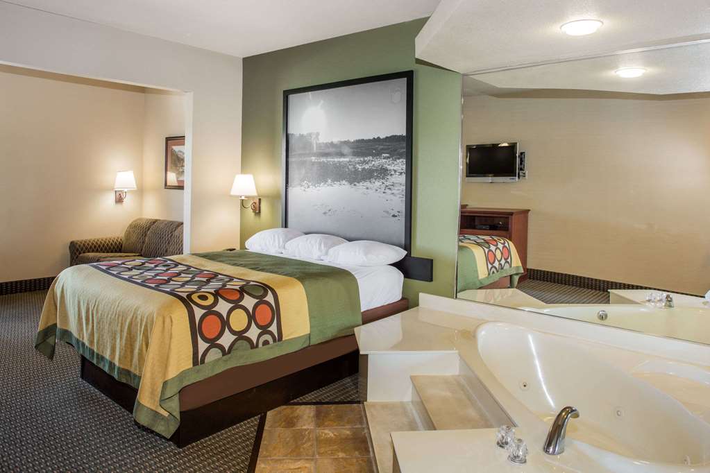 Super 8 by Wyndham Troy - photo 16