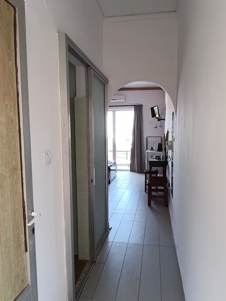 Golden Beach - carbon neutral hotel in Aegina