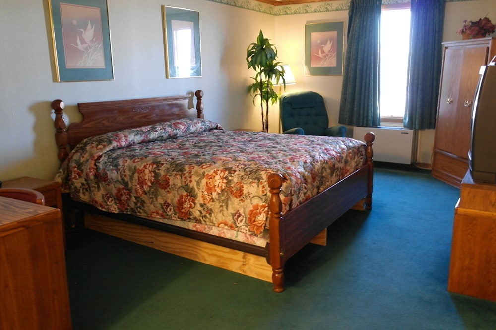 State Line Inn - photo 5