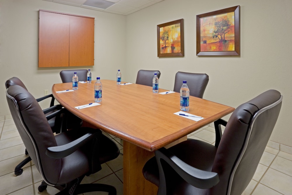 Candlewood Suites Bordentown Trenton by IHG - photo 46