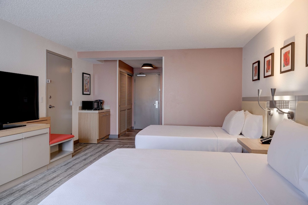 Hilton Garden Inn Anaheim Garden Grove - photo 9