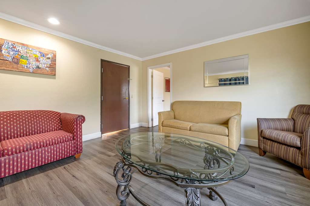 Econo Lodge Moreno Valley - photo 23