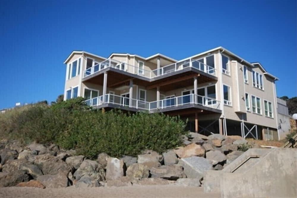 Admiral's Beach Retreat - photo 2