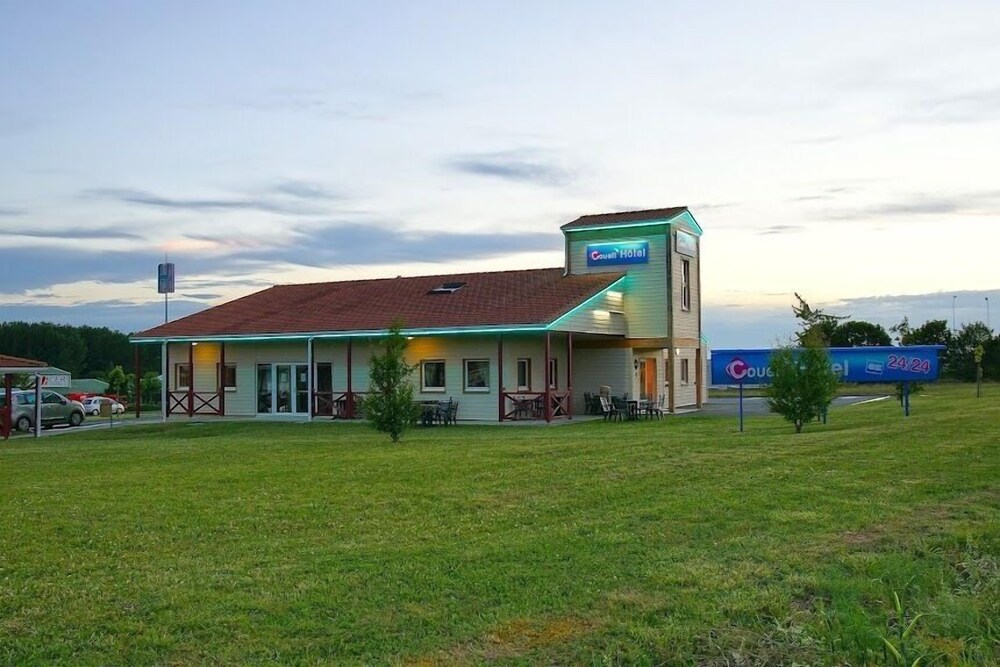 Couett’Hôtel St Jean d’Angély in Saint-Jean-D'angely, France