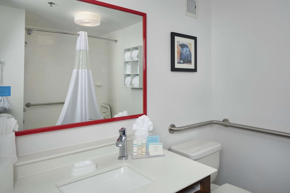 Hampton Inn Hanover - photo 18