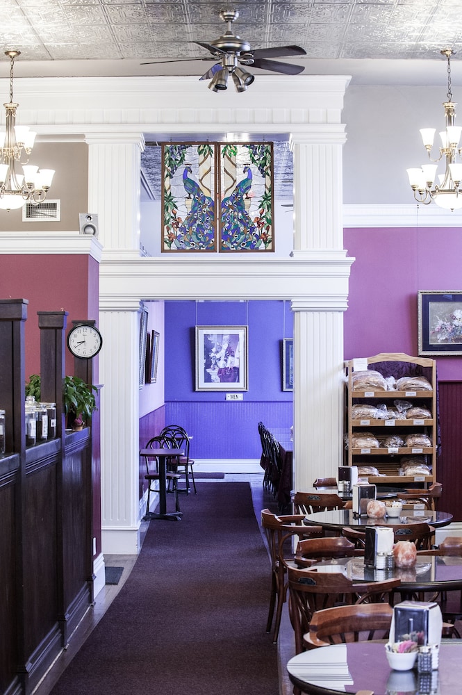 Hearthstone Elegant Lodge by the River - photo 31