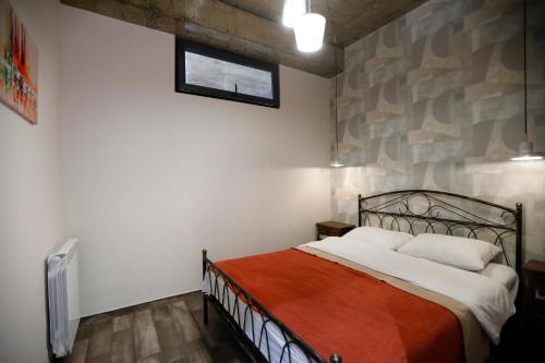 1 BR Apartment in Isani