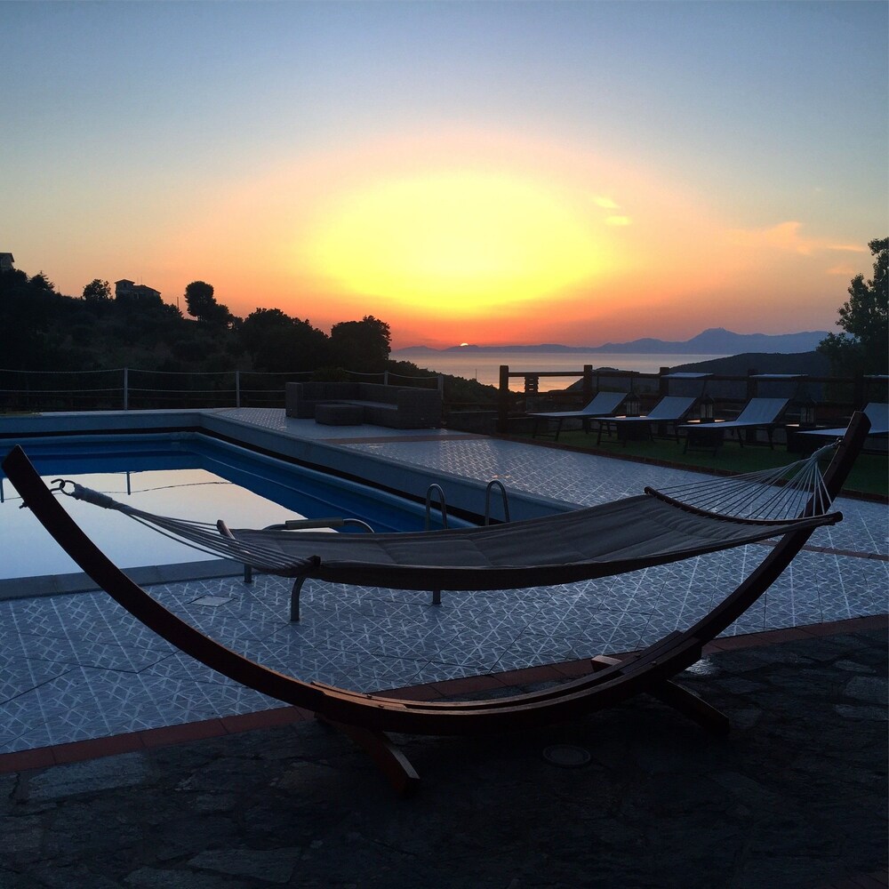 Villa Eddy — 4-Star Luxury Hotel in Perdifumo, Italy
