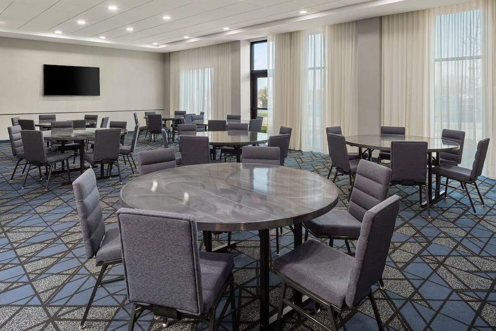 Courtyard by Marriott Bettendorf - photo 17