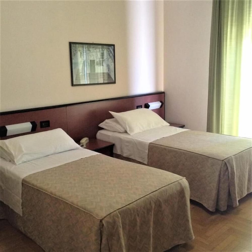 Hotel Du Parc — Atri — photo 2