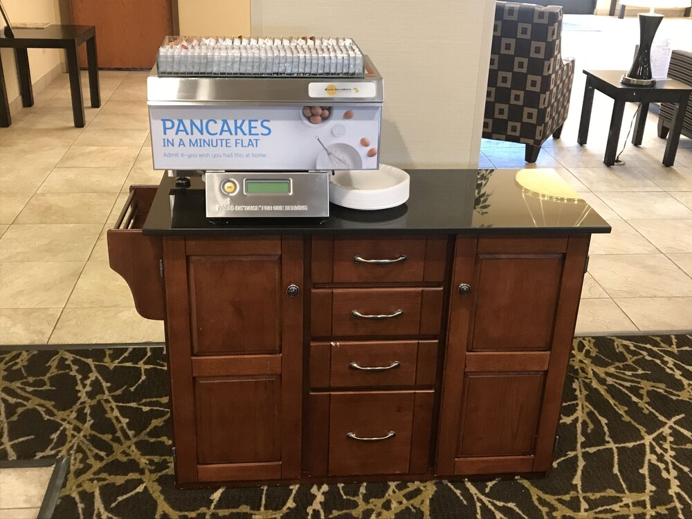 Holiday Inn Express Syracuse Fairgrounds by IHG - photo 43