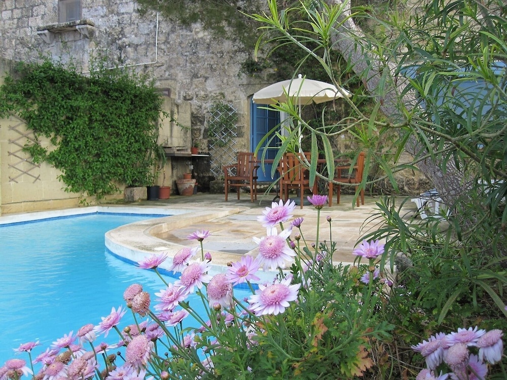 Bebbux Farmhouse — 4-Star Luxury Hotel in Munxar, Malta